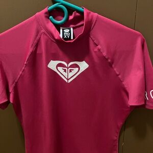 Roxy Magenta Women’s short sleeve Rashguard for swimming size 14.
